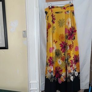 NY& Co flowing slit skirt